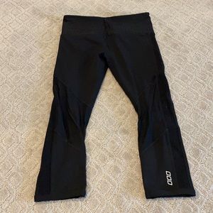 Lorna Jane knee length leggings